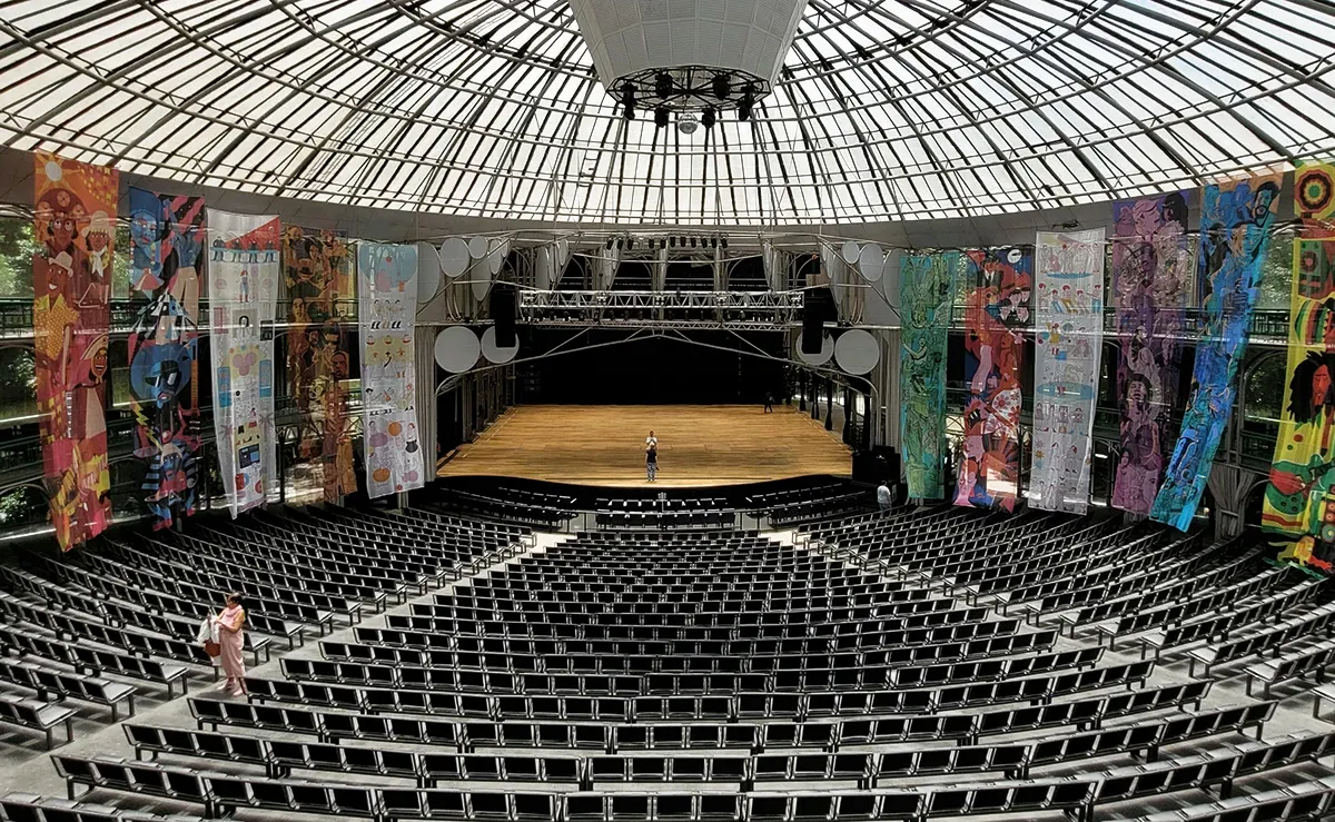 ... oder eine Festinstallation in einer Konzerthalle sein soll: zwei Lautsprechermarken dominieren den Markt © Gabi Soutto Mayor for Pexels